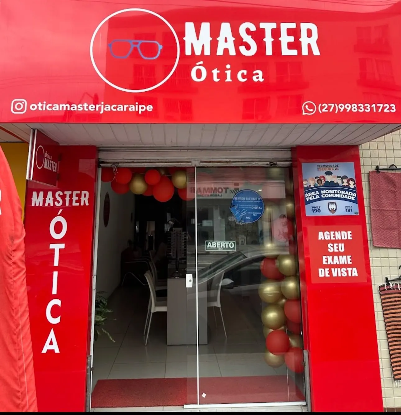 Fachada da Ótica Master em Parque Jacaraípe, com a placa Agende seu exame de vista